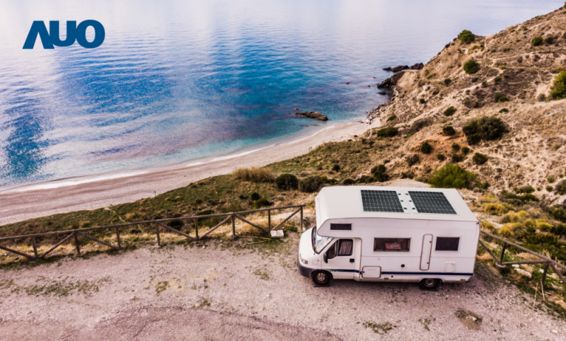 「可撓輕量化太陽光電板SunCurva」使用輕量特殊耐候型複合板取代傳統太陽能板的玻璃前板，不僅降低70%重量，每米平方僅3Kg；具有抗衝擊性能及通過電磁相容性測試，可應用於交通運輸工具，如露營車、遊艇等